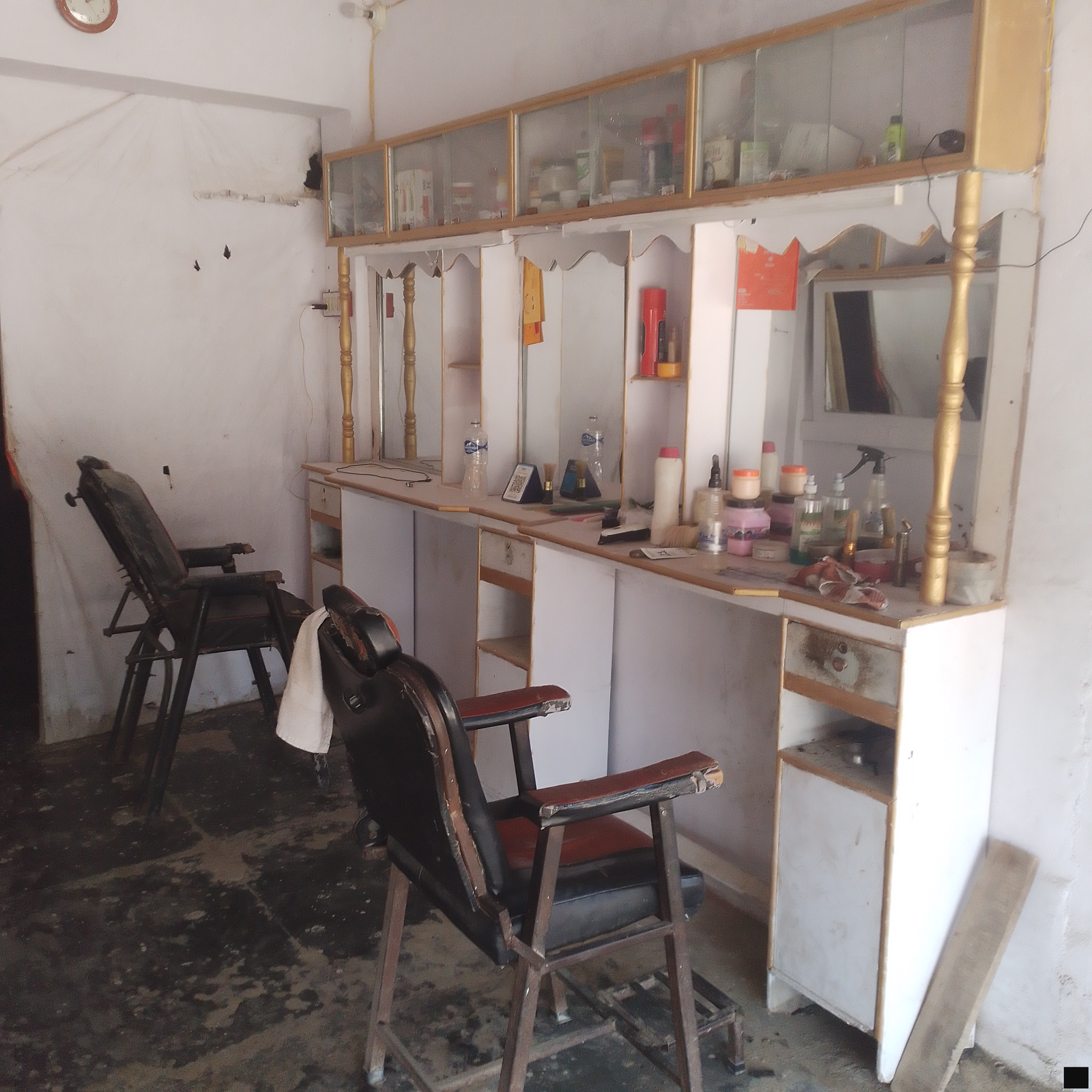 Priyanshu hair cutting salon